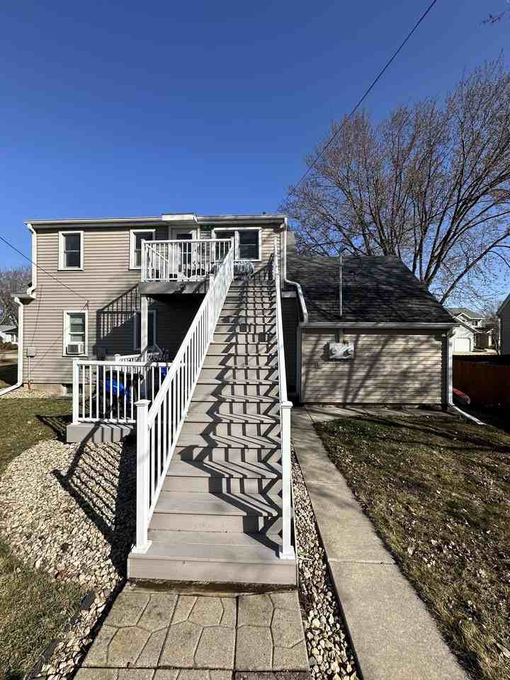 206 4th St #1 - Photo 5 of 24