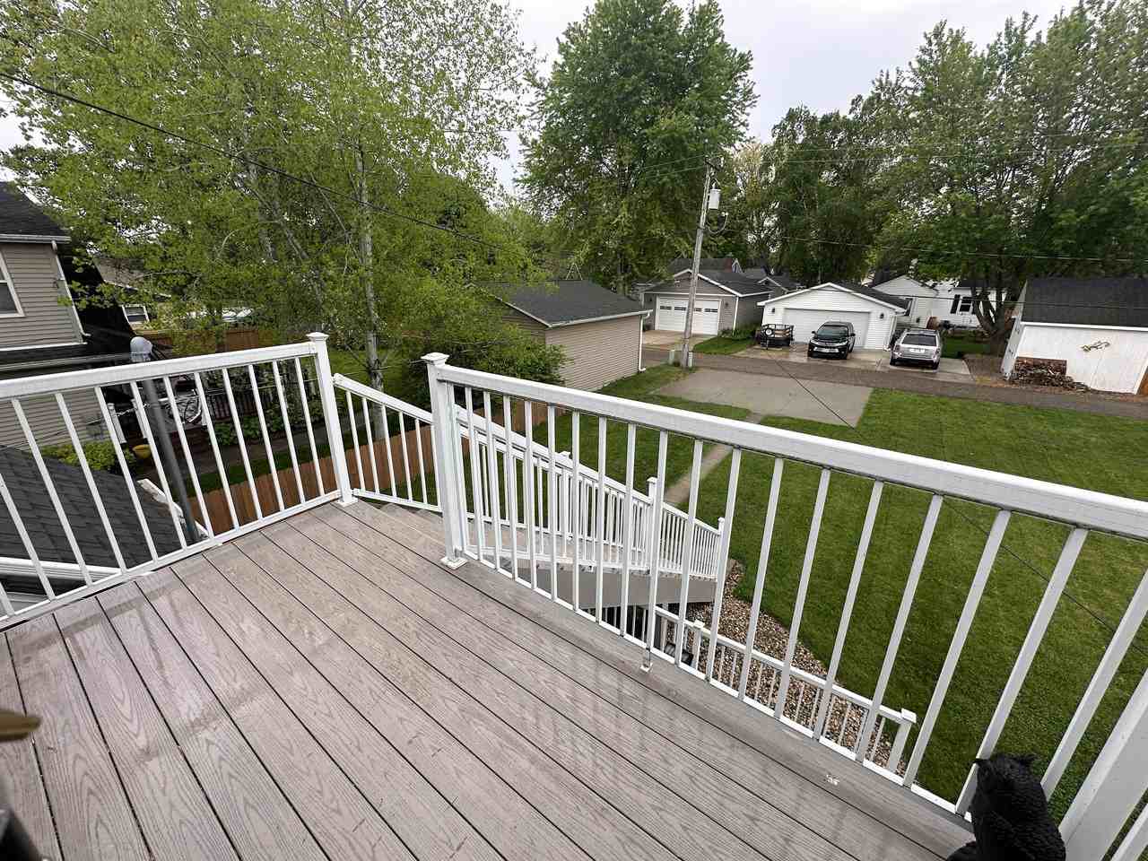 206 4th St #1 - Photo 4 of 24