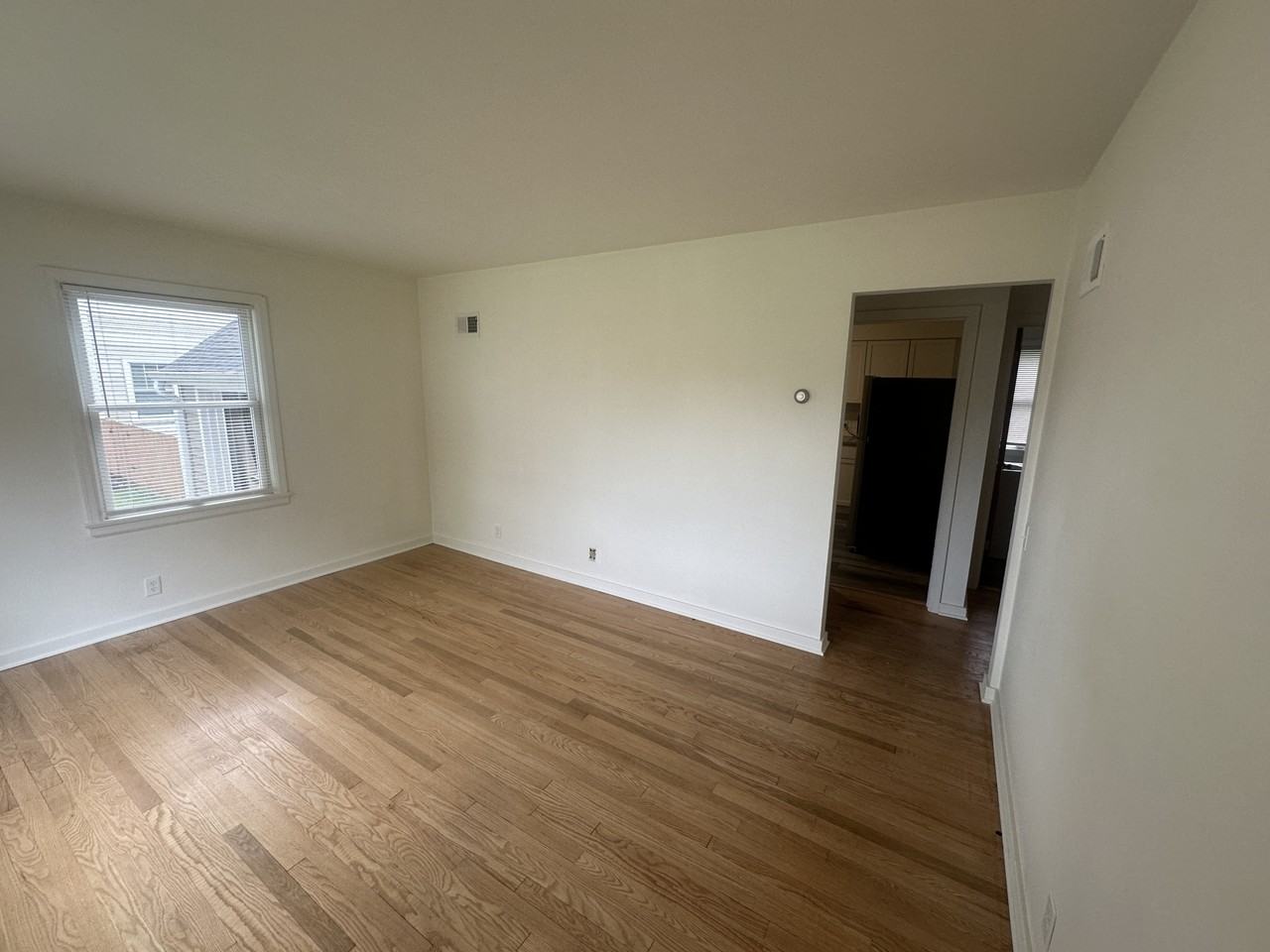 206 4th St #1 - Photo 5 of 24