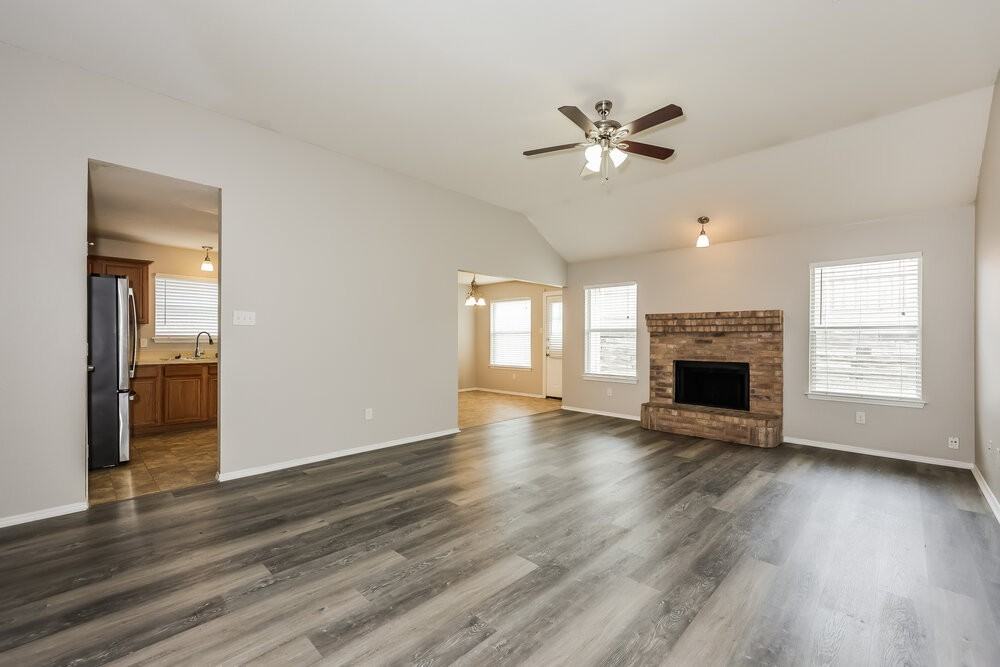 5924 Firethorn Dr - Photo 4 of 16