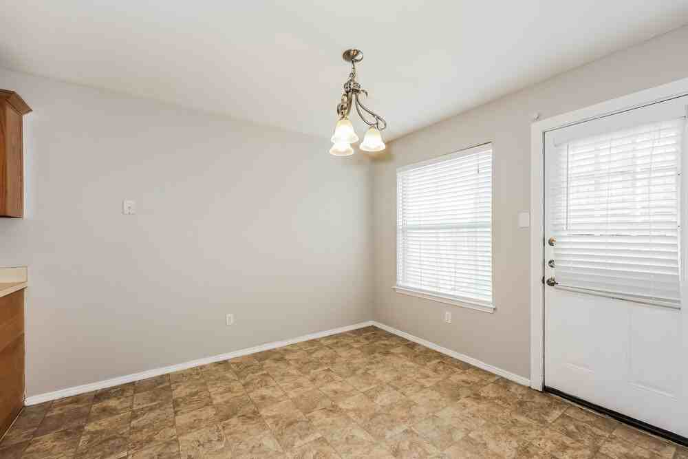 5924 Firethorn Dr - Photo 6 of 16