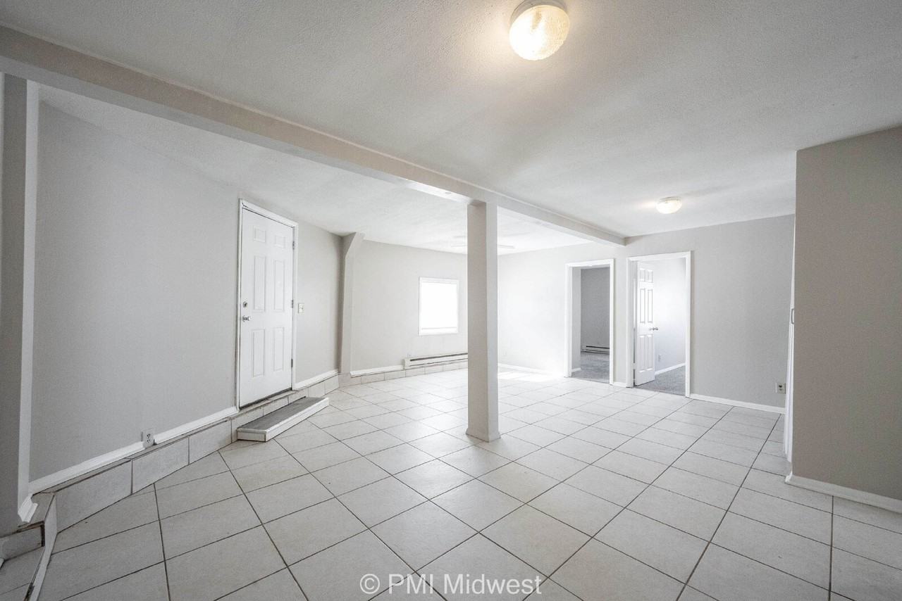 4881 S 300 W Unit 21 - Photo 2 of 23