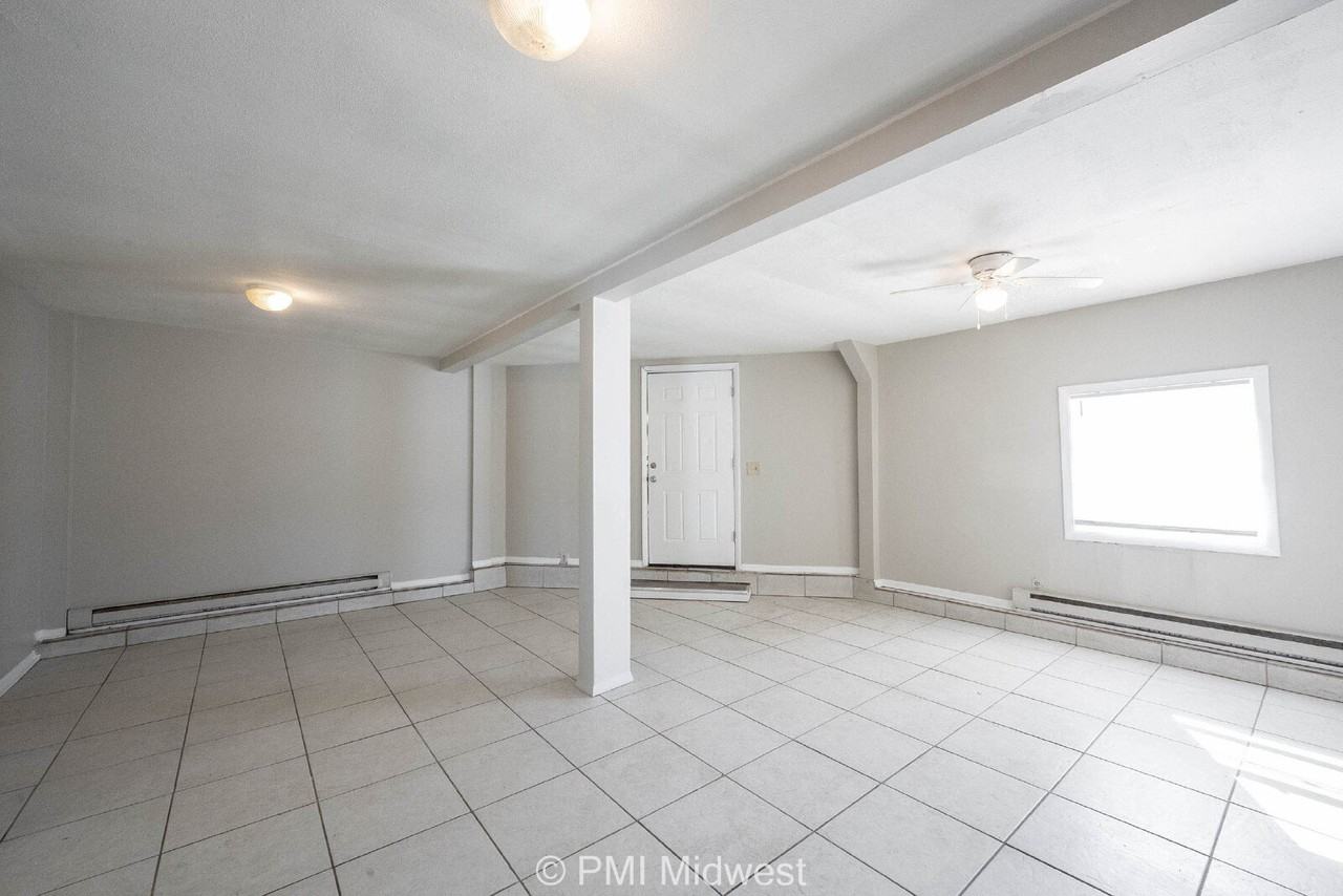 4881 S 300 W Unit 21 - Photo 4 of 23