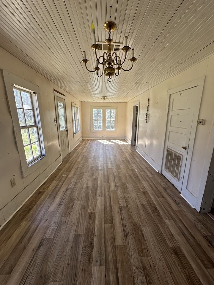 543 N Preston St - Photo 2 of 8