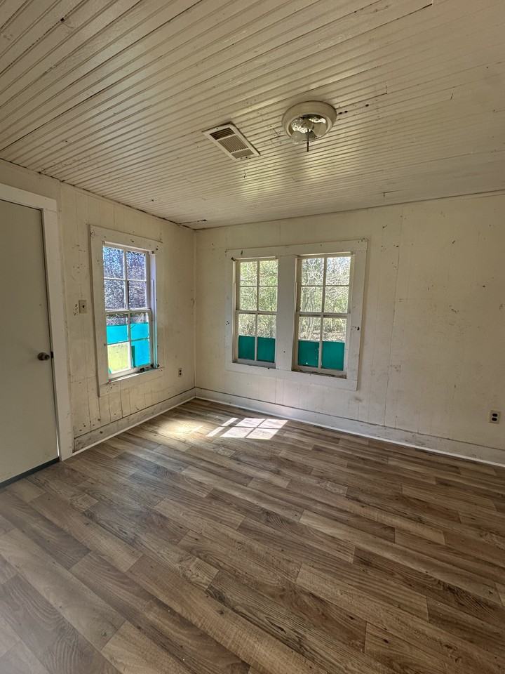 543 N Preston St - Photo 4 of 8