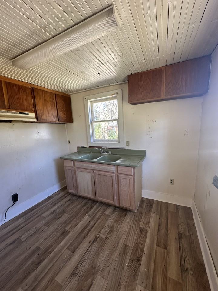 543 N Preston St - Photo 5 of 8