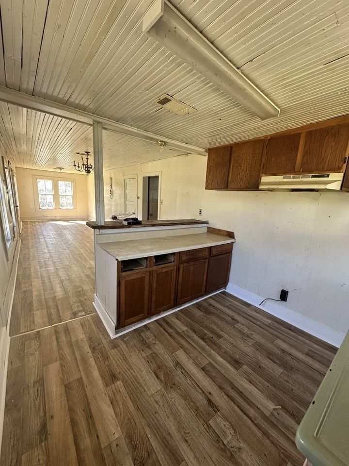 543 N Preston St - Photo 6 of 8