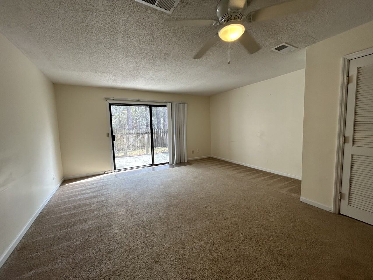 905 W Pine St Apt C - Photo 2 of 10