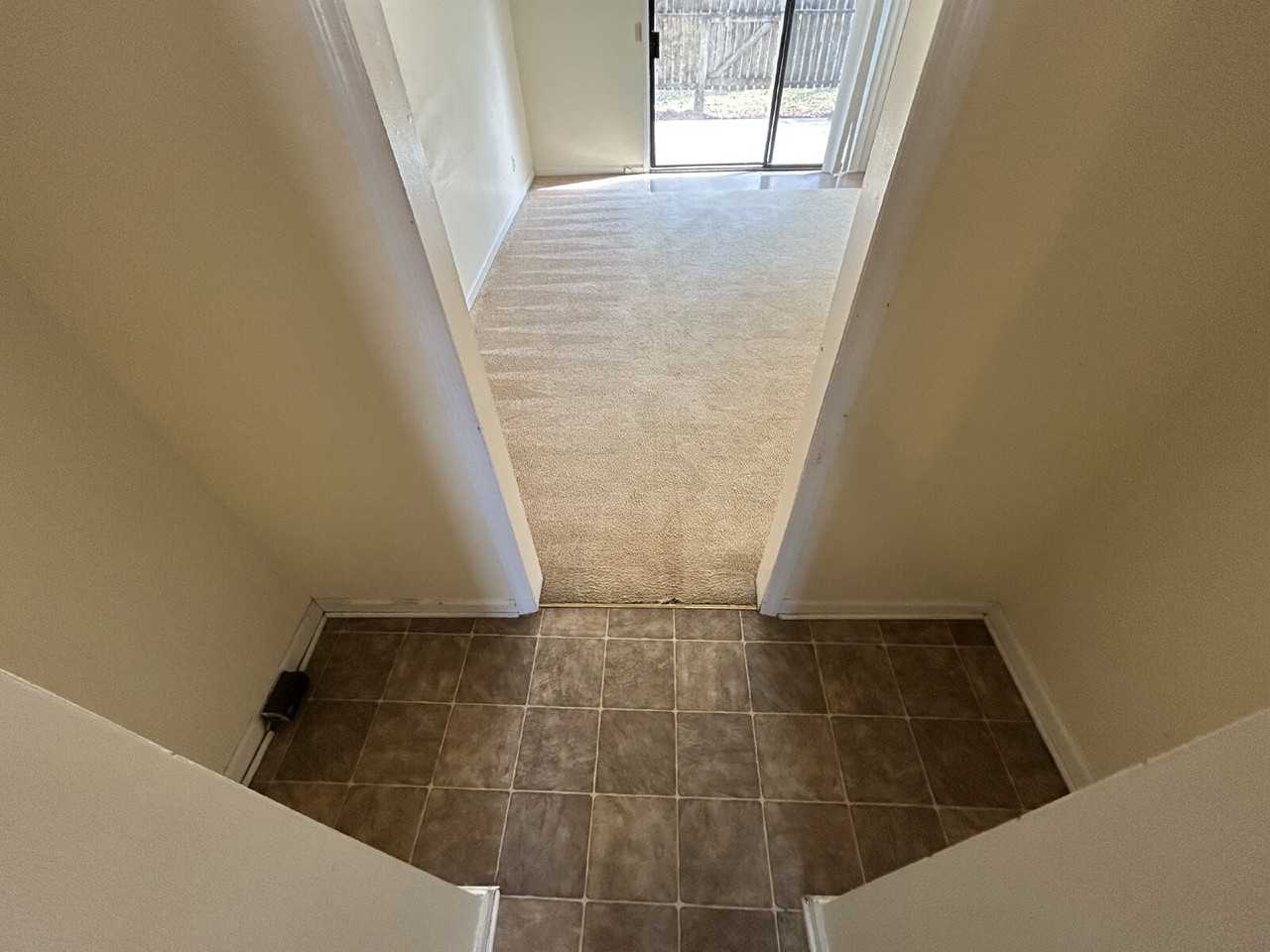 905 W Pine St Apt C - Photo 4 of 10