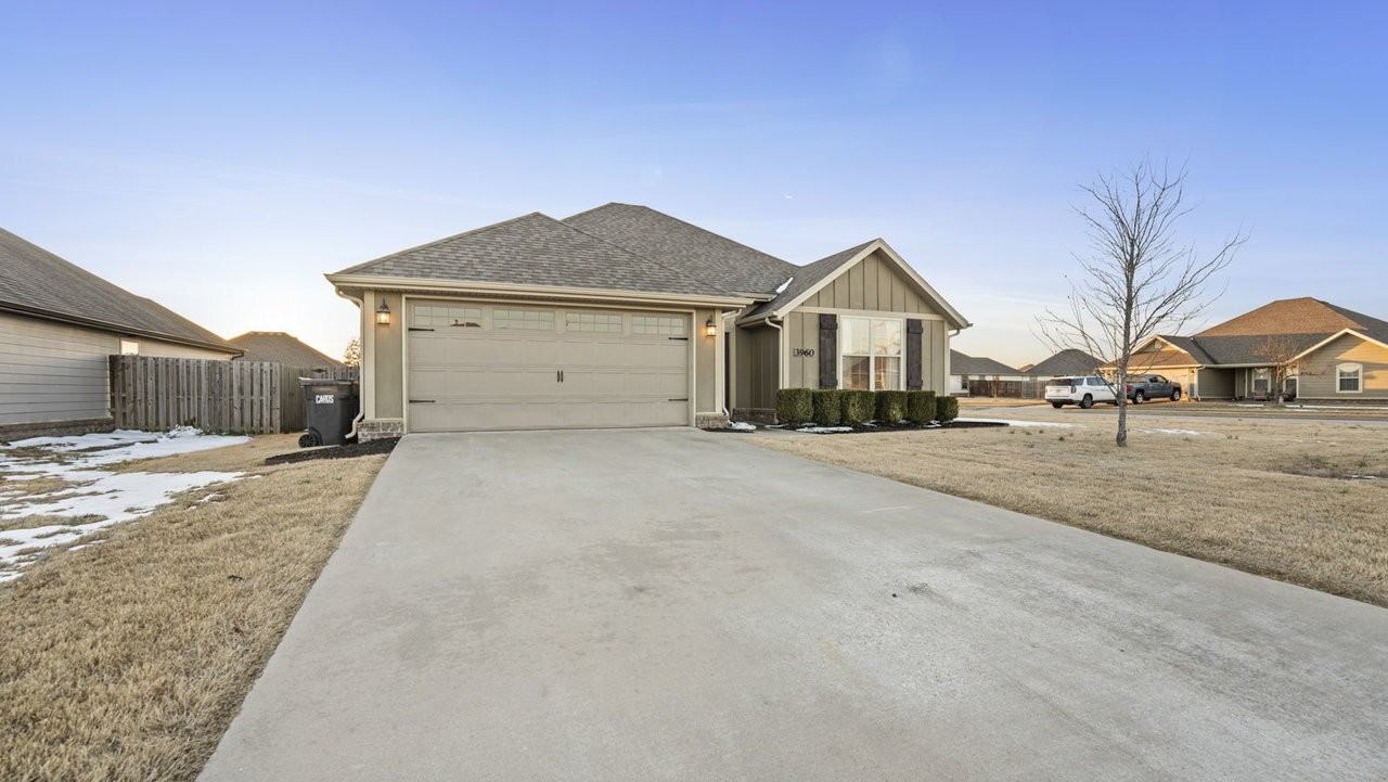 3960 Deerhurst St - Photo 2 of 18