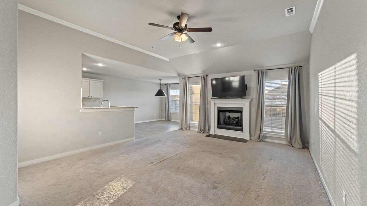 3960 Deerhurst St - Photo 3 of 18