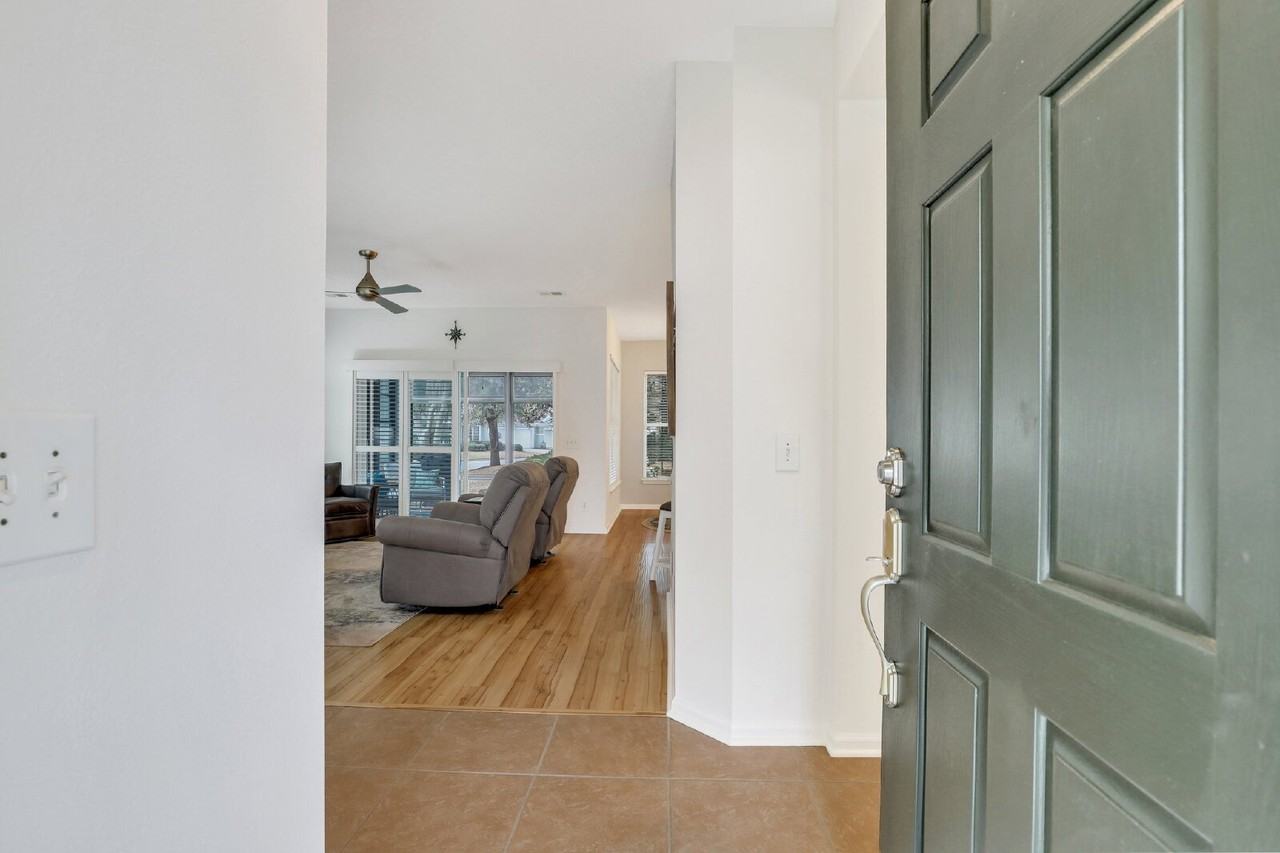 24 Sweetwater Ct - Photo 4 of 44