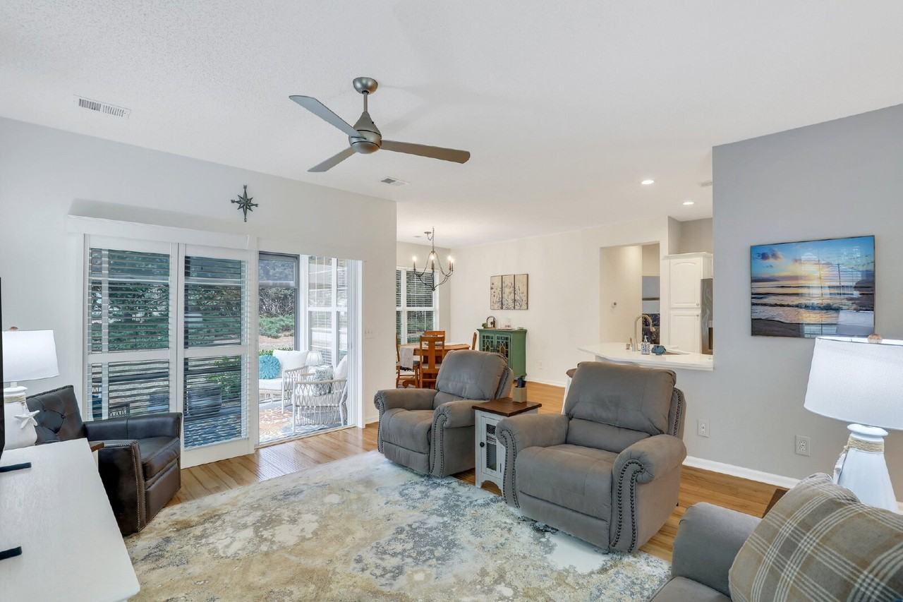 24 Sweetwater Ct - Photo 7 of 44