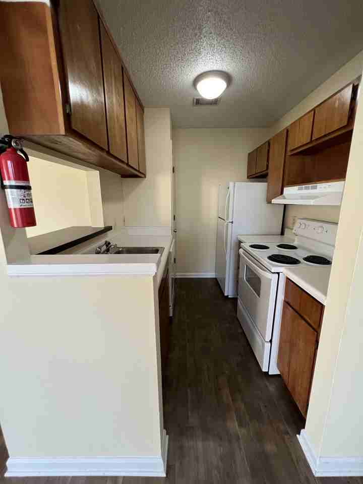 1080 Alpine St - Photo 6 of 12