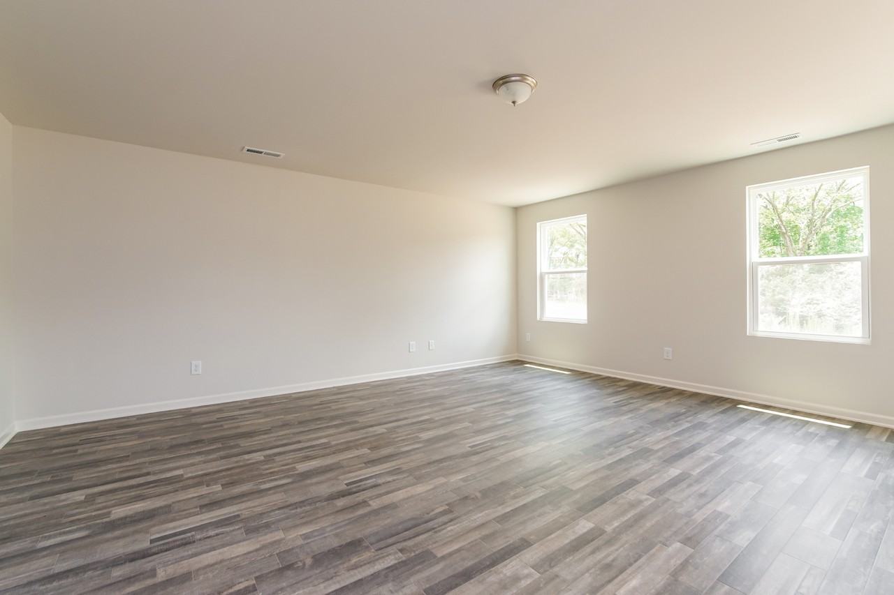 1055 Manor Dr - Photo 2 of 19