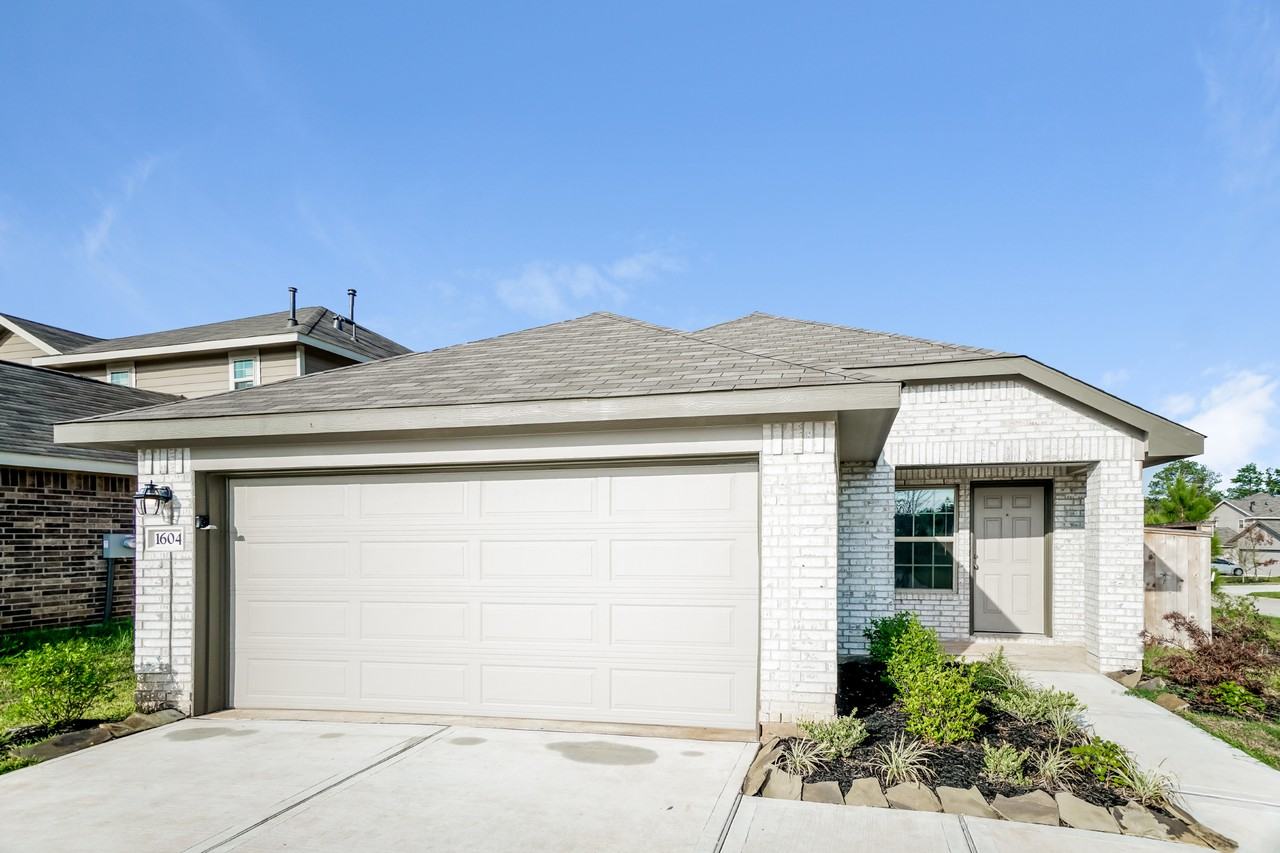 1604 Oleander Greens Dr