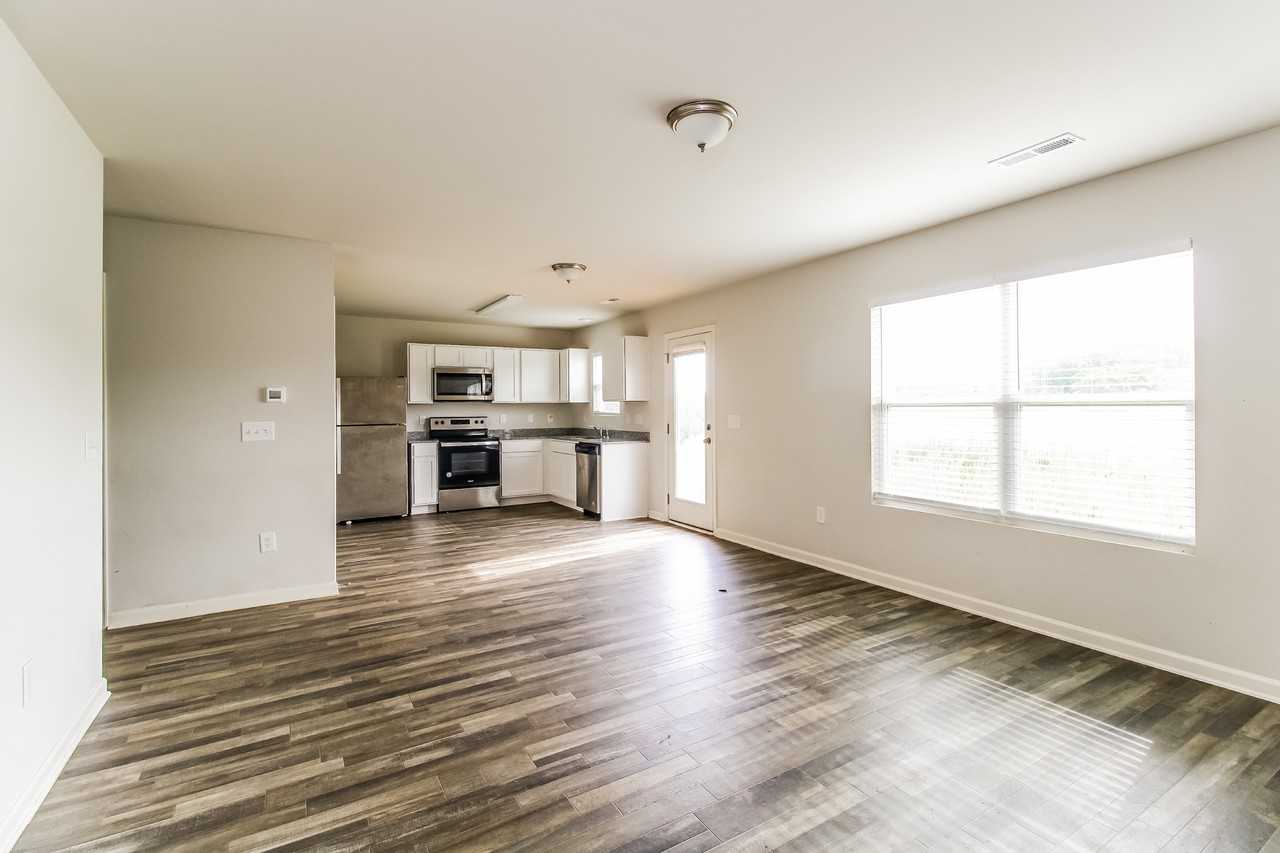 216 Glenoaks Dr - Photo 5 of 16