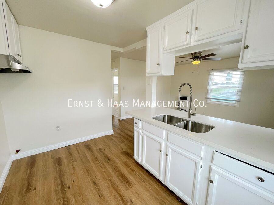 2123 W Columbia St - Photo 5 of 15