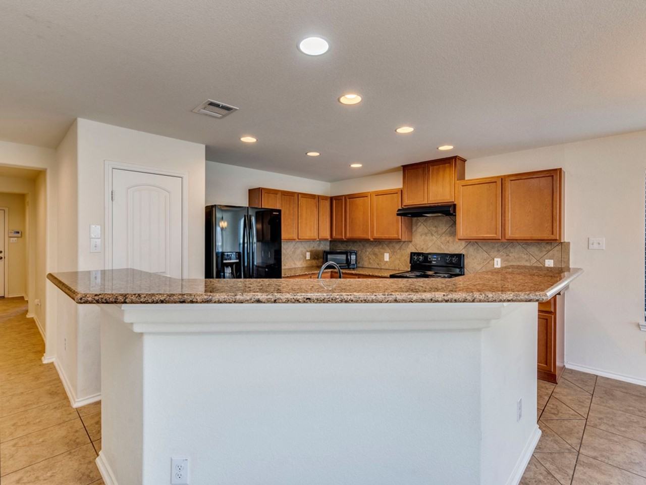 1138 Sussex Pl - Photo 3 of 32