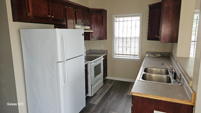 894 Prince St - Photo 4 of 13