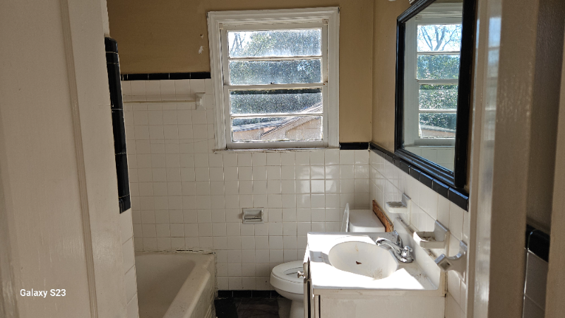 894 Prince St - Photo 5 of 13