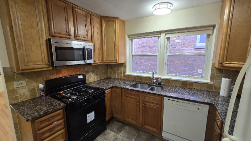 2725 W Balmoral Ave #2E - Photo 2 of 8