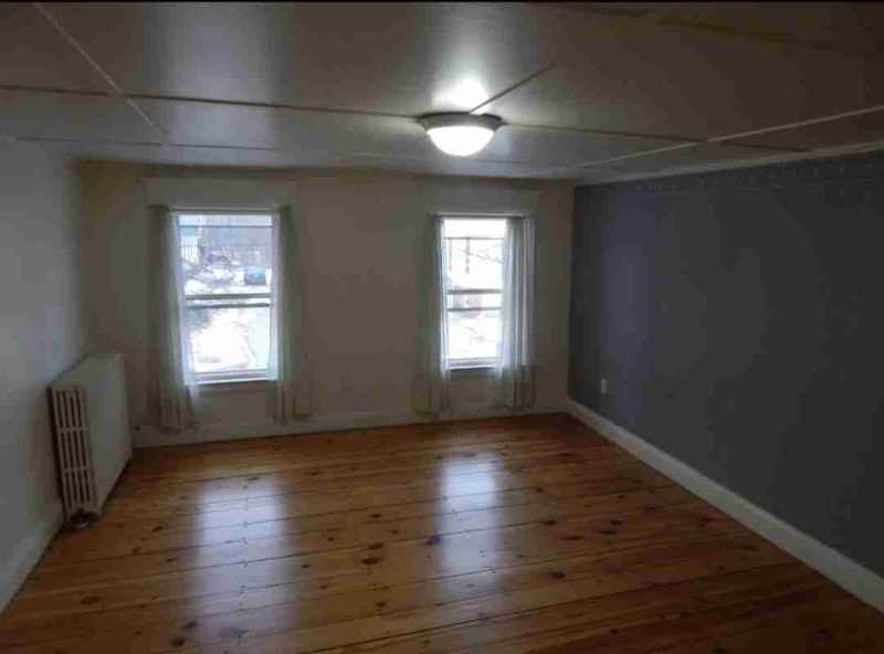 209 Main St - Photo 2 of 11