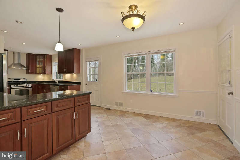 11017 Marcliff Rd - Photo 5 of 20