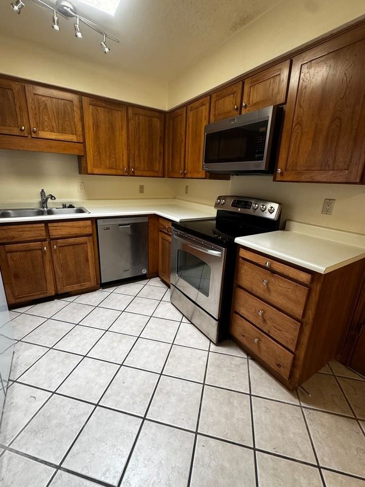 5728 Manzanillo Loop Ne - Photo 3 of 19