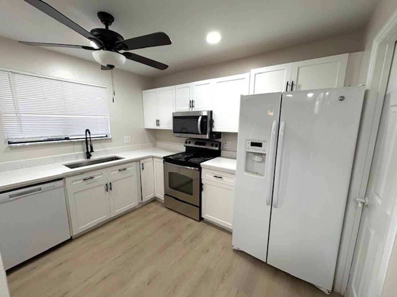 4001 Beneva Rd #405 - Photo 7 of 22