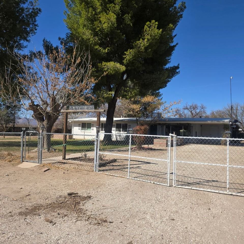 372 E Old Mill Rd - Photo 2 of 21