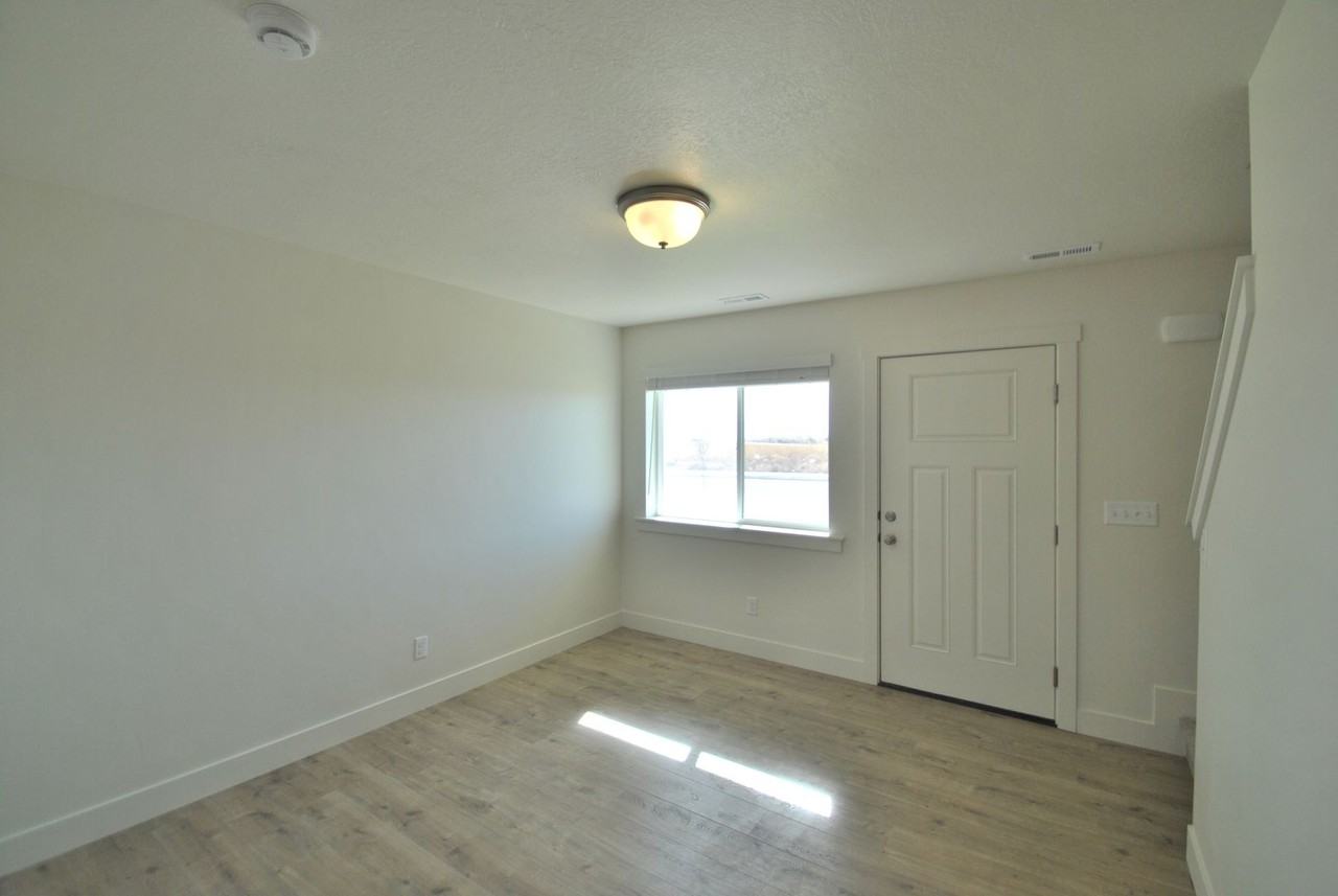 315 N 2650 W #11 - Photo 6 of 18