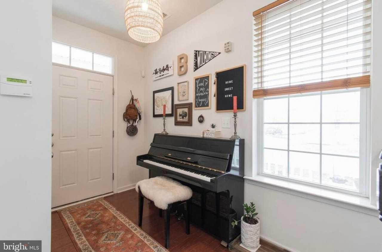 3744 Green St - Photo 3 of 12