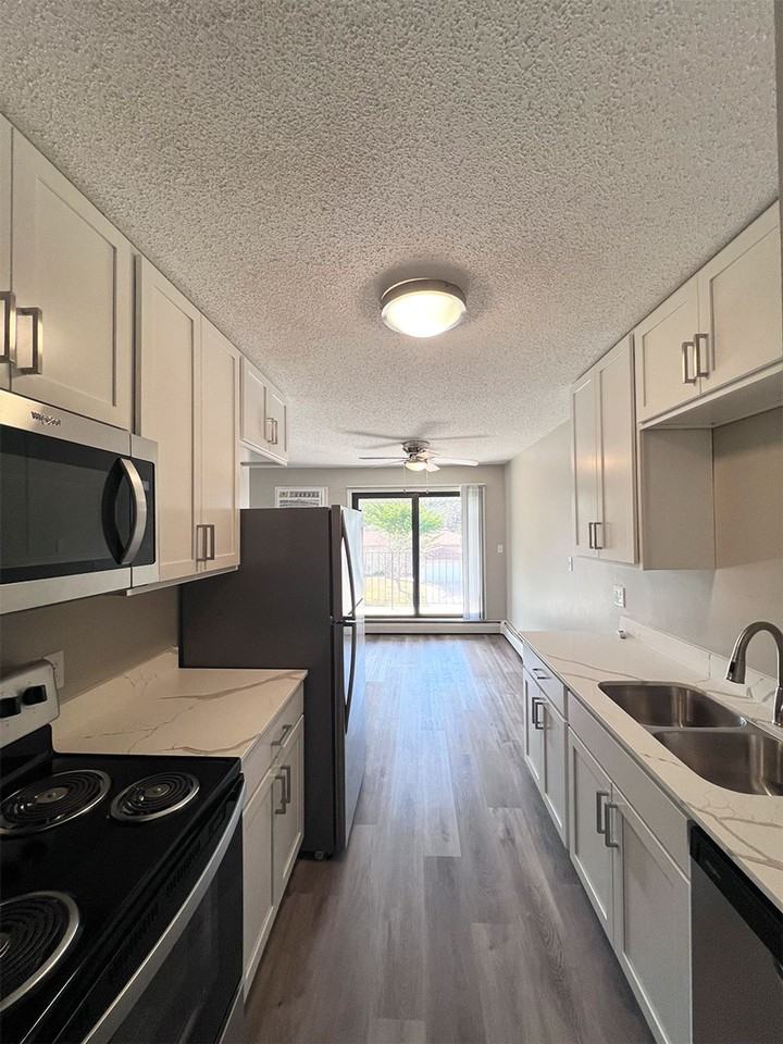 Now Leasing at Oaks of Lakeville | Comfort, Convenience & Community Await! - Photo 7 of 48