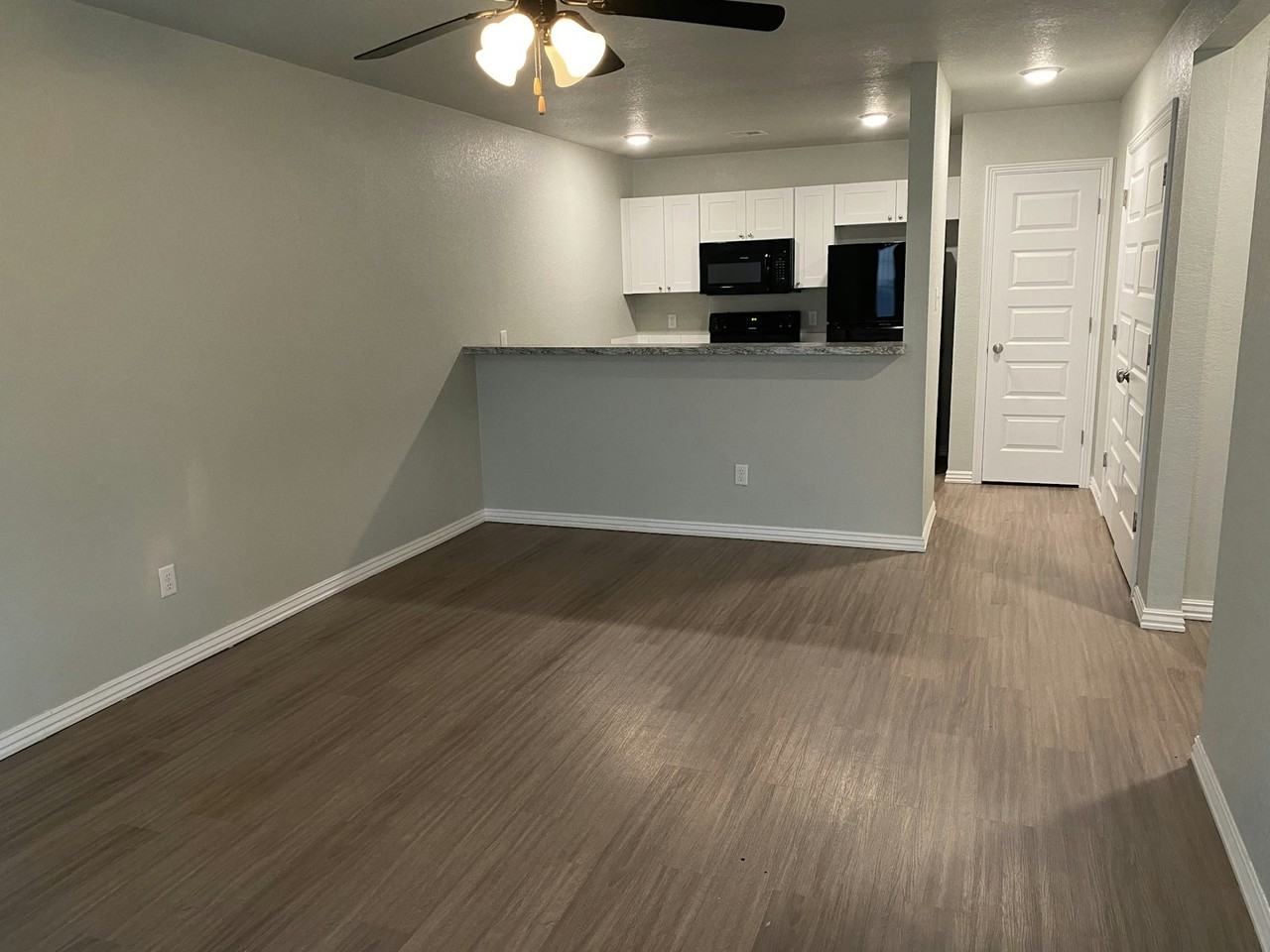 2906 South 14th Street, Unit 2918 B - Photo 2 of 7