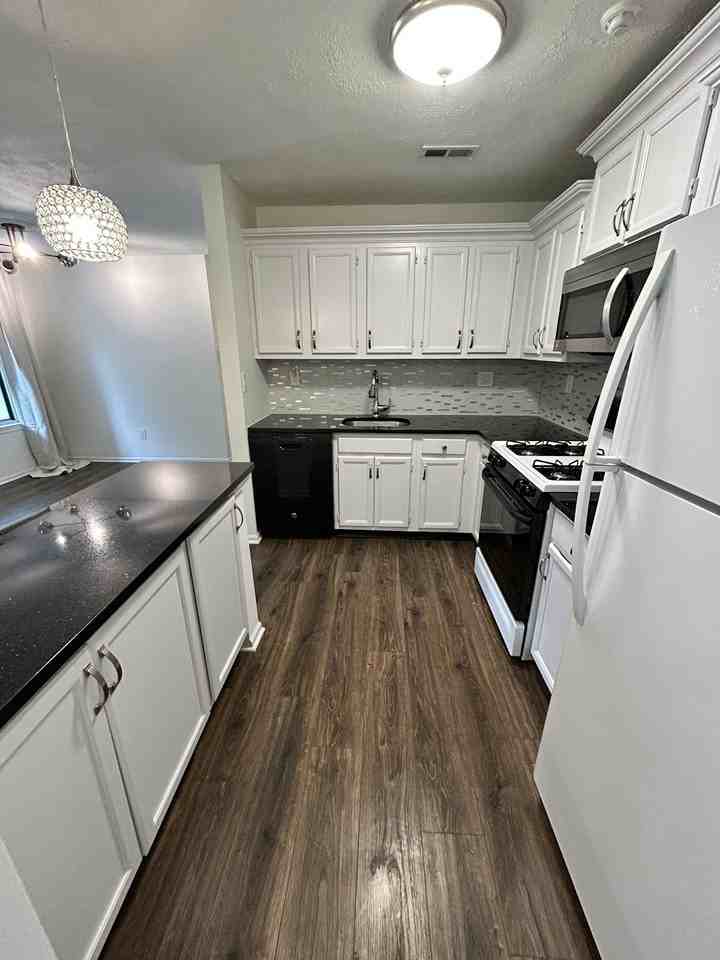 608 Diamond Dr - Photo 6 of 20