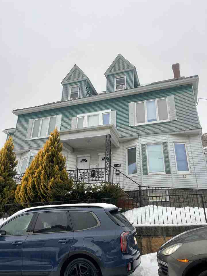 10 Commonwealth Ave #2