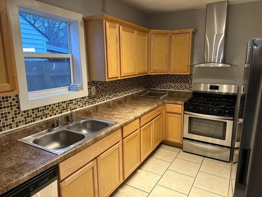 854 Leonard St Ne #NA - Photo 7 of 9