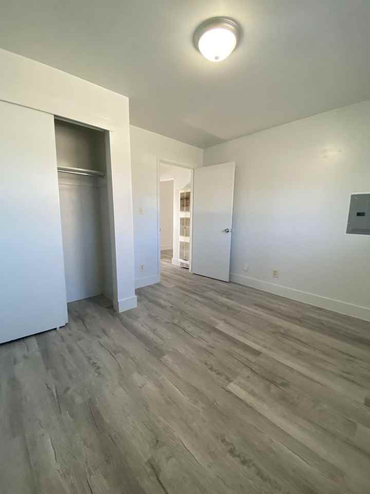 ID - 1070 McKinley Ave - LB - Photo 5 of 27