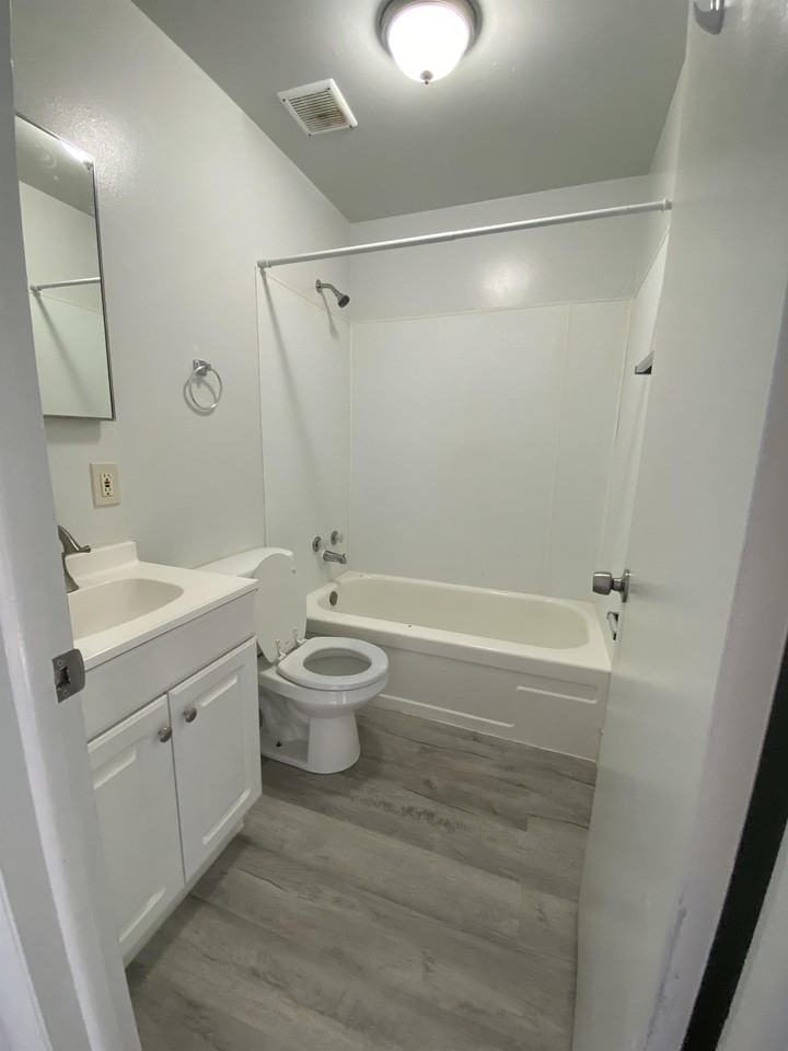 ID - 1070 McKinley Ave - LB - Photo 6 of 27