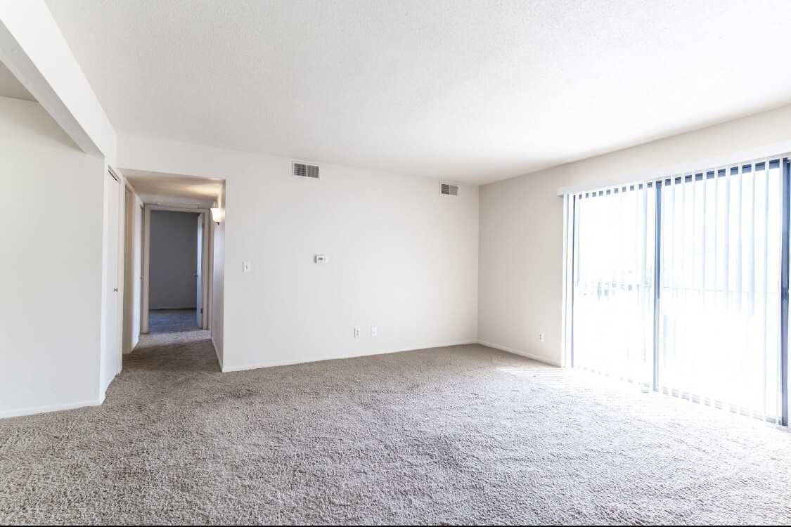 2700 West Forrest Hill Avenue - Photo 4 of 9