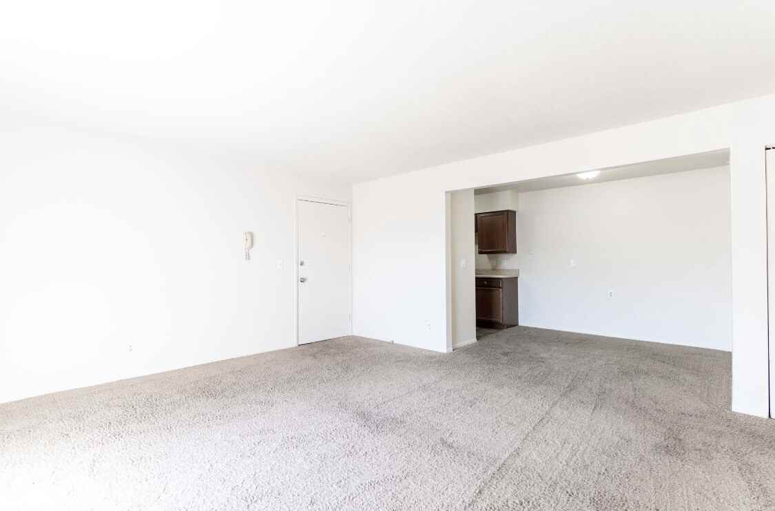 2700 West Forrest Hill Avenue - Photo 5 of 9