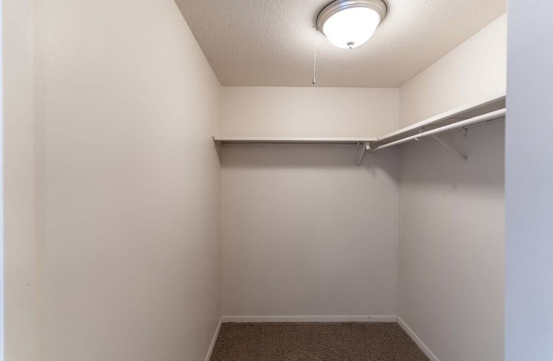 2700 West Forrest Hill Avenue - Photo 7 of 9