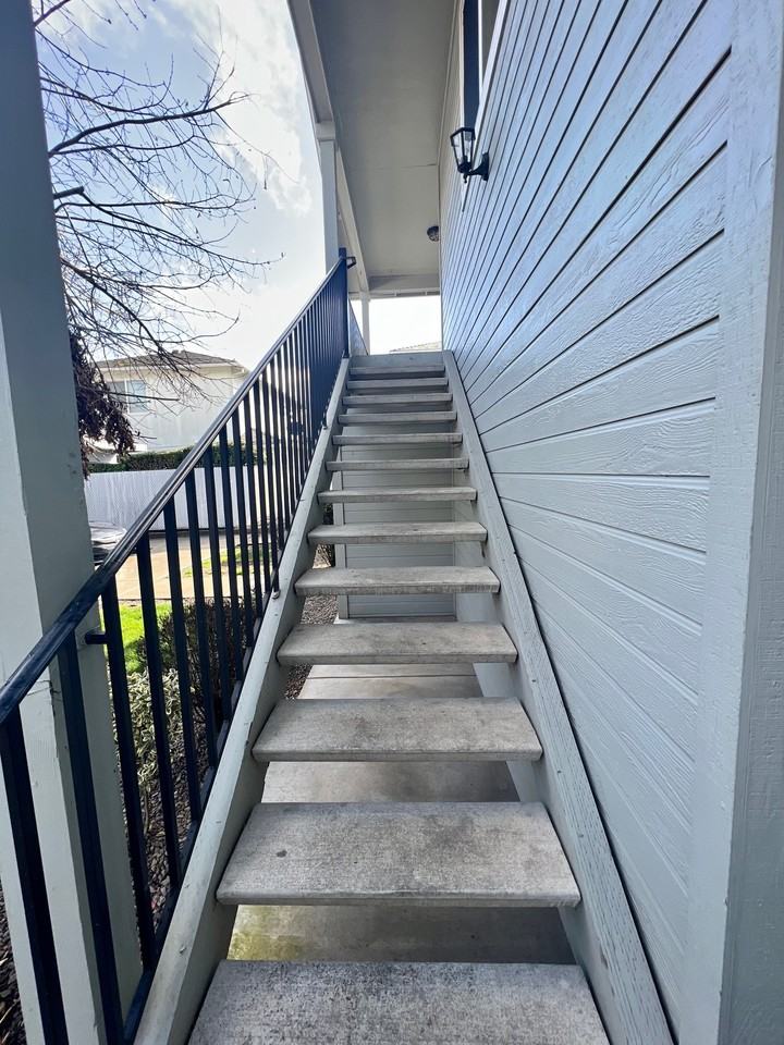 484, ID #, 501 Briarwood Drive Unit 6 - Photo 4 of 28