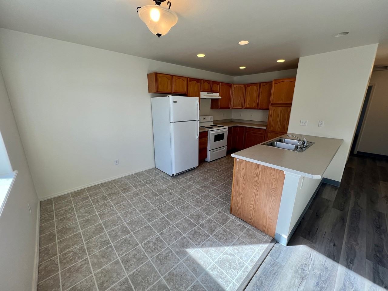 484, ID #, 501 Briarwood Drive Unit 6 - Photo 6 of 28