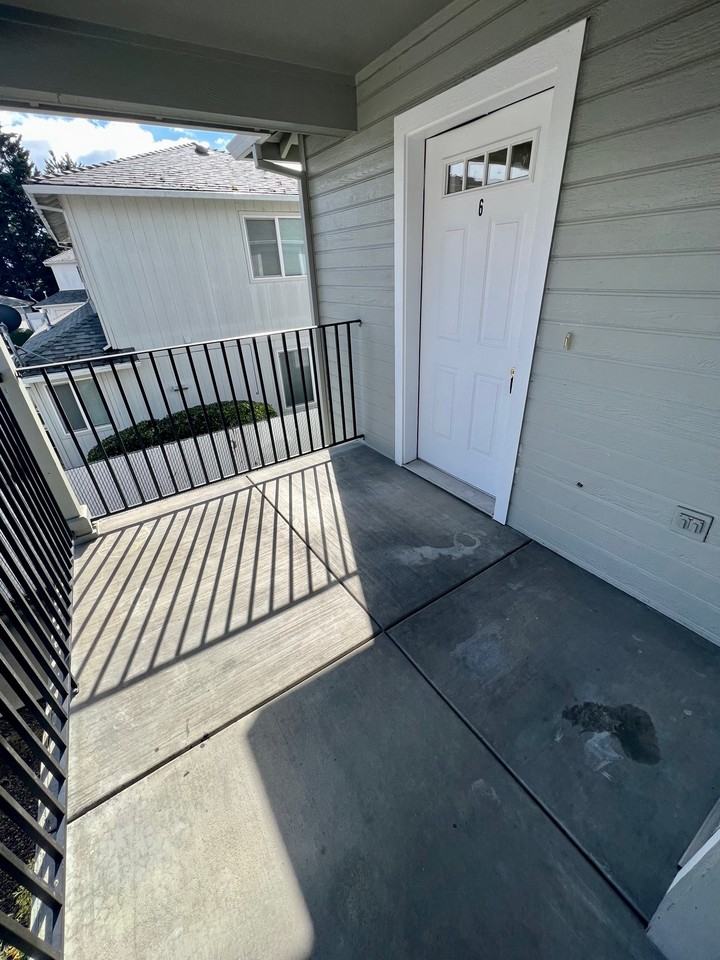 484, ID #, 501 Briarwood Drive Unit 6 - Photo 7 of 28