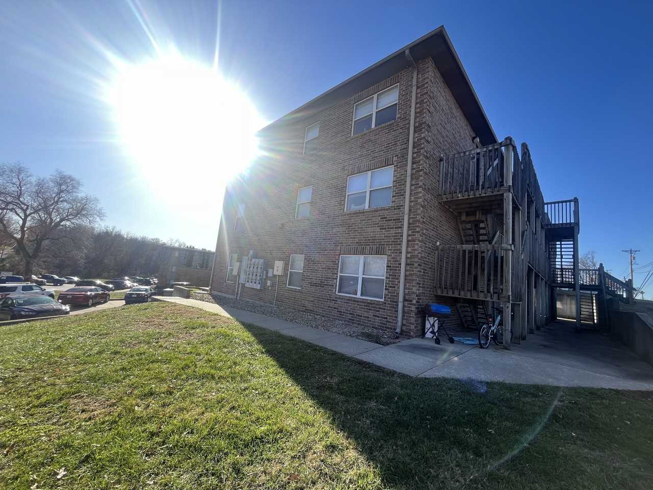 502 West Clark Street - Photo 2 of 11