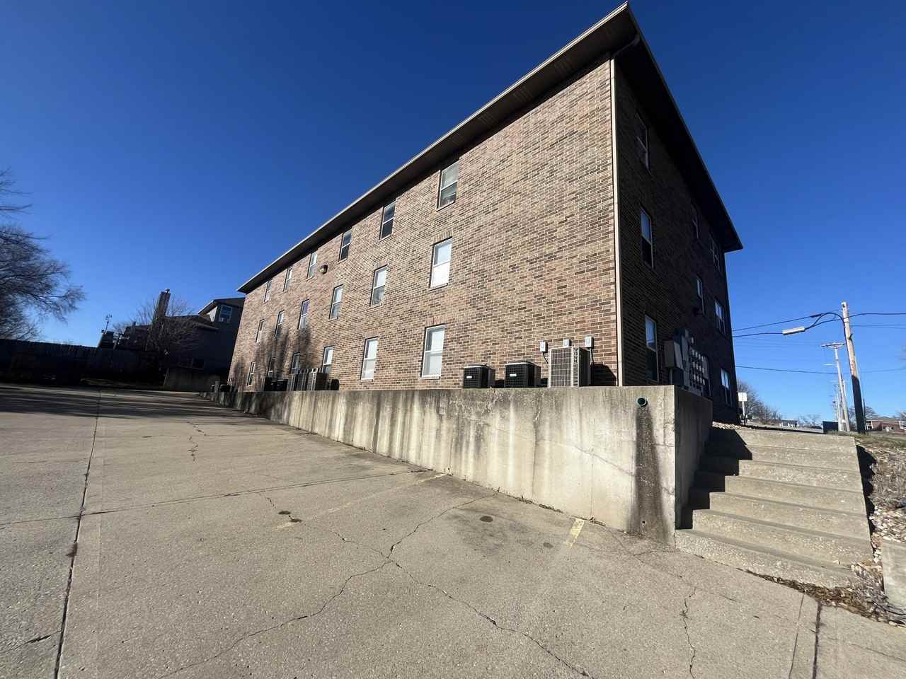 502 West Clark Street - Photo 3 of 11