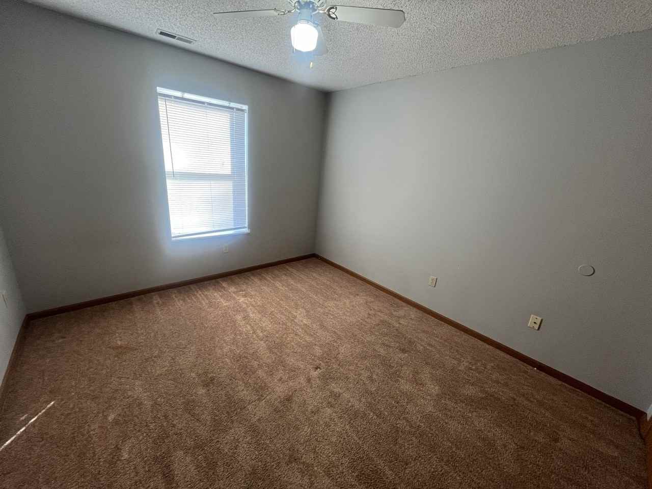 502 West Clark Street - Photo 5 of 11