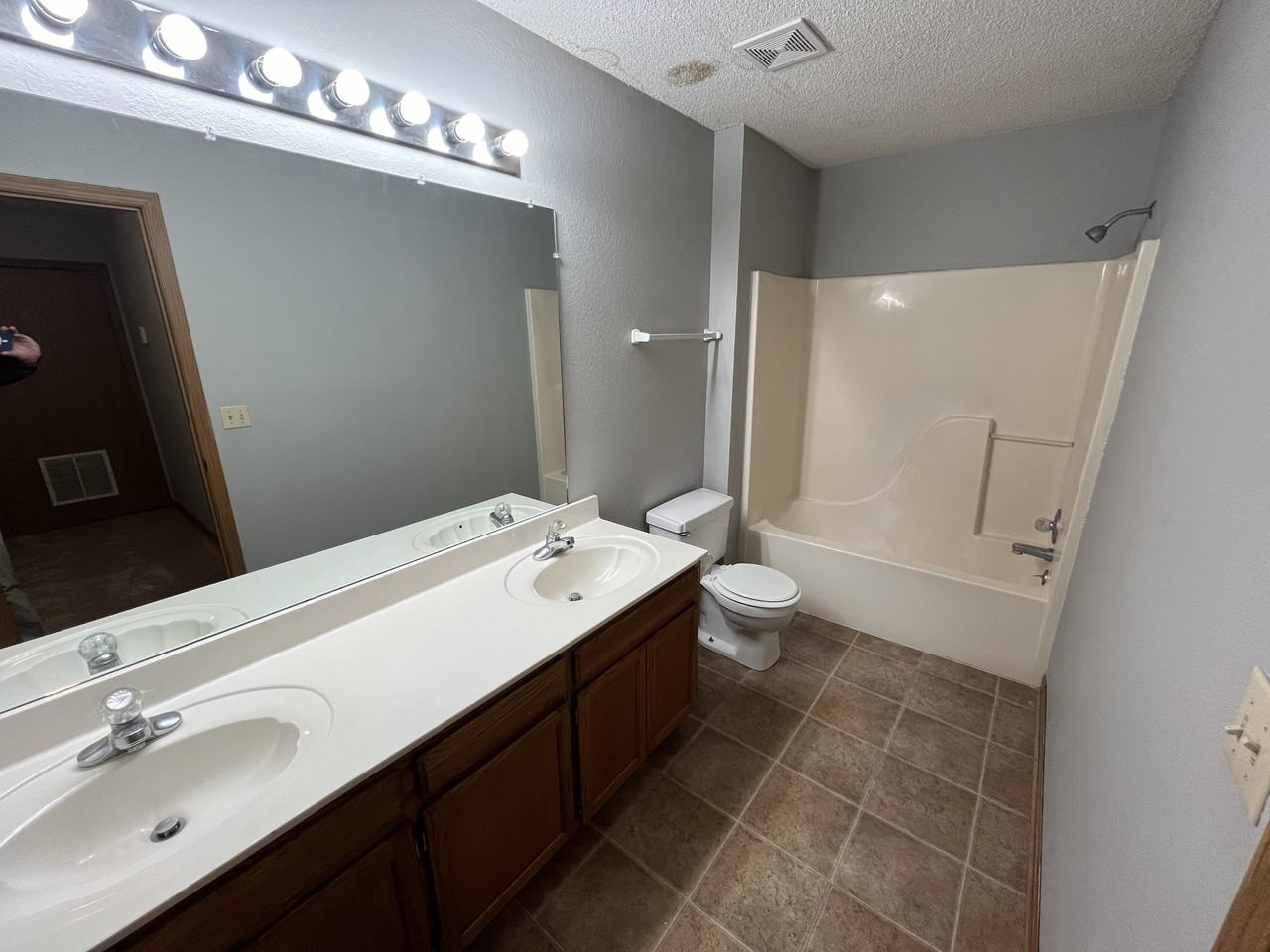 502 West Clark Street - Photo 6 of 11